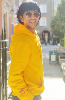 Anshuman Jha's Directorial Debut 'lord Curzon Ki Haveli' Wraps Up Uk Schedule Anshuman Jha's Directorial Debut 'lord Curzon Ki Haveli' Wraps Up Uk Schedule-TeluguStop.com