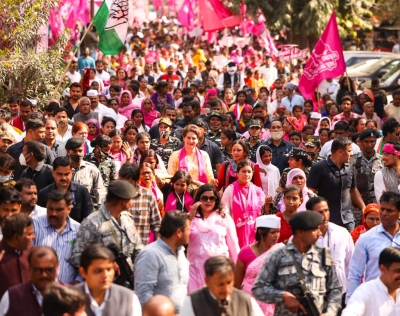  Battle For Up: We Fought Hard, Says Priyanka Gandhi-TeluguStop.com