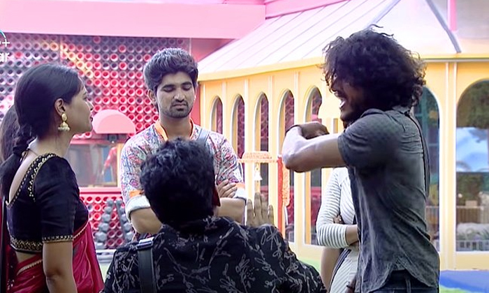  Bindu Madhavi And Akhil Fighting In Biggboss Nonstop Details, Akhil, Bigg Boss N-TeluguStop.com