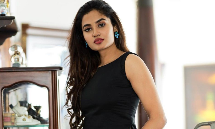  Cant Cook Except Eating Says Heroine Teju Ashwini Details, Teju Aswini, Social-TeluguStop.com