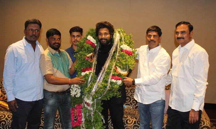  Chiranjeevi Gave A Grand Party For Icon Star Allu Arjun Is That The Reason, Chir-TeluguStop.com
