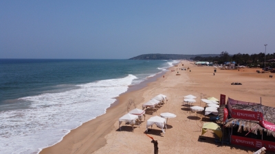  Cleaning Up Goa's Beaches By Giving Second Life To Beer Bottles-TeluguStop.com