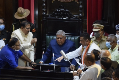  Dhankhar Unable To Deliver Speech In Assembly As Bjp Creates Bedlam-TeluguStop.com
