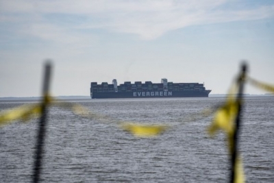  Efforts Underway To Refloat Giant Container Vessel Stuck In Us Bay-TeluguStop.com