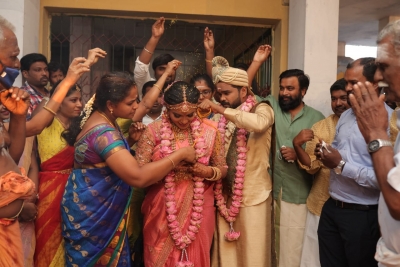  Film Costume Designer N J Sathya Ties The Knot With Gokila-TeluguStop.com