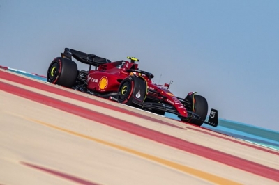  Formula 1: Sainz Fastest On Disrupted Second Day Of Pre-season Testing-TeluguStop.com