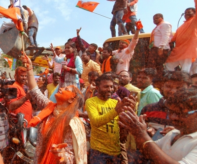  Gorakhpur, Lakhimpur, Agra -- All Vote Bjp Back To Power-TeluguStop.com