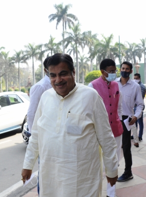 Govt Plans To Develop Road Network At Par With Us By 2024: Gadkari Govt Plans To Develop Road Network At Par With Us By 2024: Gadkari-TeluguStop.com
