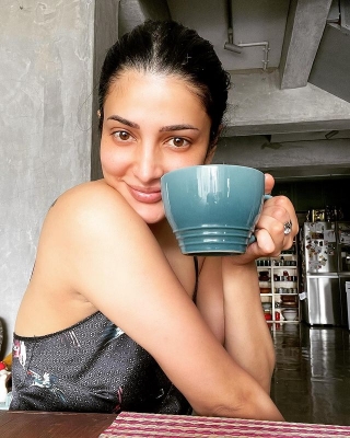  'happy And Grateful While I Heal': Shruti Haasan Recovering From Covid-TeluguStop.com