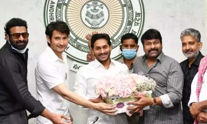  Tollywood Honor For Cm Jagan , Tollywood , Honor , Cm Jagan , Ap Cm , Ticket Rat-TeluguStop.com