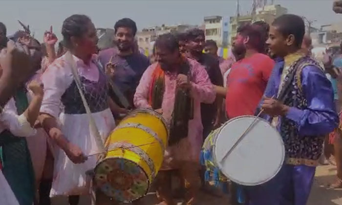  Holi Celebrations In Hyderabad , Hyderabad , Holi , Holi Celebrations , Youth,-TeluguStop.com
