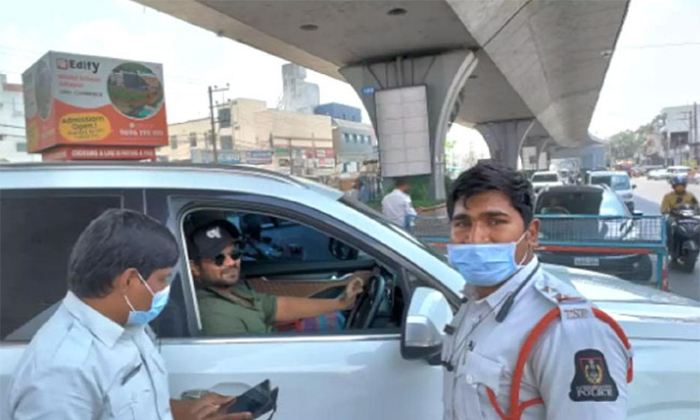  Hyderabad Traffic Police Fined Manchu Manoj Car Details, Hyderabad , Trafic Pol-TeluguStop.com