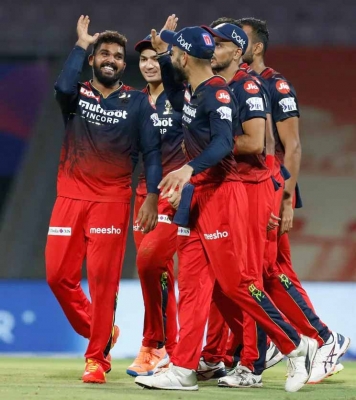  Ipl 2022: Bangalore Win Low-scoring Thriller By Three Wickets Against Kolkata-TeluguStop.com