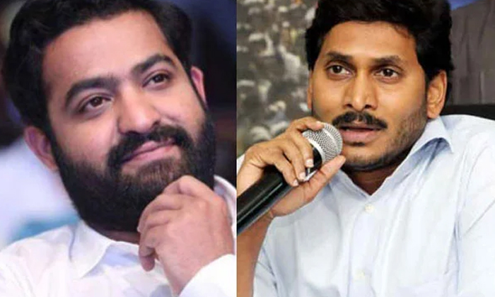  Jagan Ntr Video Call On Rajamoulis Mobile, Jagan, Ntr, Video Call, Rrr, Ram Char-TeluguStop.com