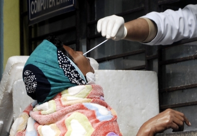  Kerala Logs 966 New Covid Cases, Five Deaths-TeluguStop.com