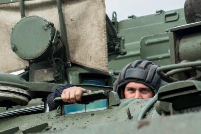  Large Russian Convoy Near Kiev Redeployed-TeluguStop.com