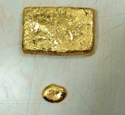  Man Held At Delhi Airport For Smuggling 1 Kg Gold-TeluguStop.com