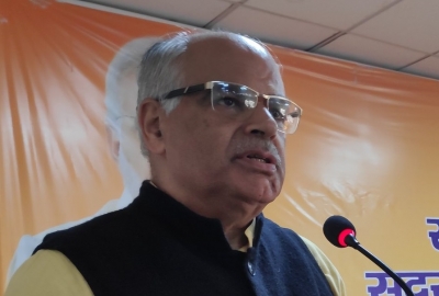  Narrow Escape For J&k Bjp Leader As Leopard Enters Residence-TeluguStop.com