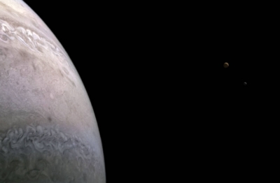  Nasa Spacecraft Snaps Images Of Jupiter's Moons Io, Europa-TeluguStop.com