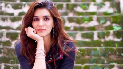  Observation, Assimilation Helped Kriti Sketch Her 'bachchhan Paandey' Character-TeluguStop.com