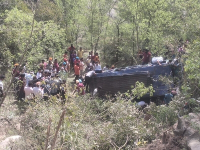  One Killed, 56 Injured In Road Accident In J&k's Rajouri-TeluguStop.com