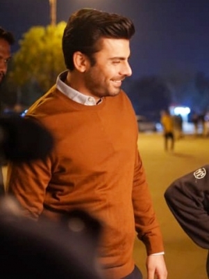  Pak Actor Fawad Khan Wraps Up Shooting For Upcoming Web Series-TeluguStop.com