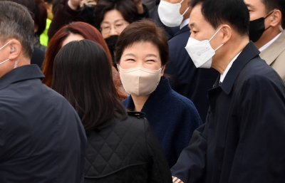  Pardoned Ex-s.korean President Discharged From Hospital-TeluguStop.com