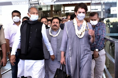  Priyanka In Jaipur, Hints Post Poll Alliance With Sp In Up-TeluguStop.com