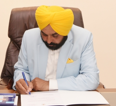  Punjab To Regularise Services Of 35,000 Govt Employees-TeluguStop.com