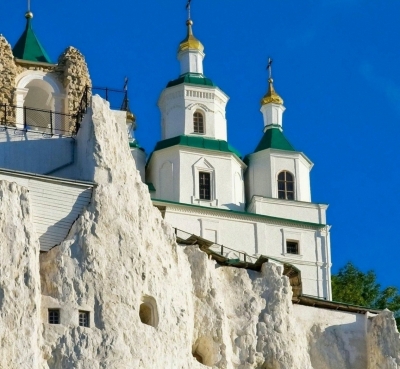  Russian Airstrike Damages Historic Ukrainian Monastery-TeluguStop.com