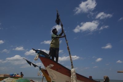  Sri Lankan Navy Arrests Four Indian Fishermen From Tn-TeluguStop.com