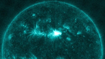  Sun Erupts With 17 Flares, Solar Storms To Hit Earth On Thursday-TeluguStop.com