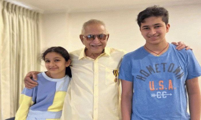  Namrata Shirodkar Meeting Superstar Krishna With Sitara And Gautam Ghattamaneni-TeluguStop.com