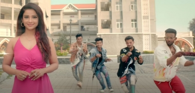  'tera Hoya Deewana' By Deep Money Oozes Punjabi Flavour And Pop Colours-TeluguStop.com