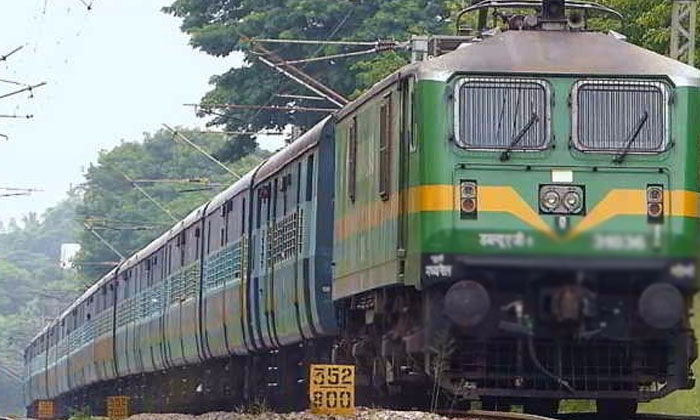  Why Trains Do Not Fall Off The Track , Engine , Trains , Track , Indian Railwa-TeluguStop.com