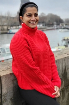  Varalaxmi Sarathkumar To Move To Hyderabad-TeluguStop.com