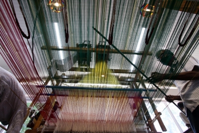  Varanasi Weavers Launch Locally-woven Pashmina-TeluguStop.com