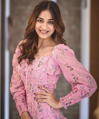  Vidhi Pandya Reminisces The Time She Received Her First Pay Check-TeluguStop.com