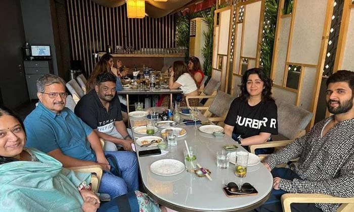  Vijay Deverakonda Puri Jagannadh Mission Lunch Mission Launch Charmy Vijay Deva-TeluguStop.com