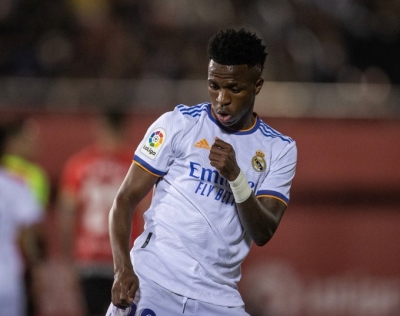  Vinicius On Target As Brazil Rout Chile-TeluguStop.com