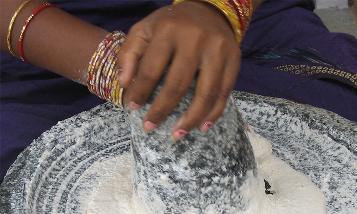  What Happens On An Empty Roll Details, Empty Roll, Roti, Grinding Stone, Rubburo-TeluguStop.com