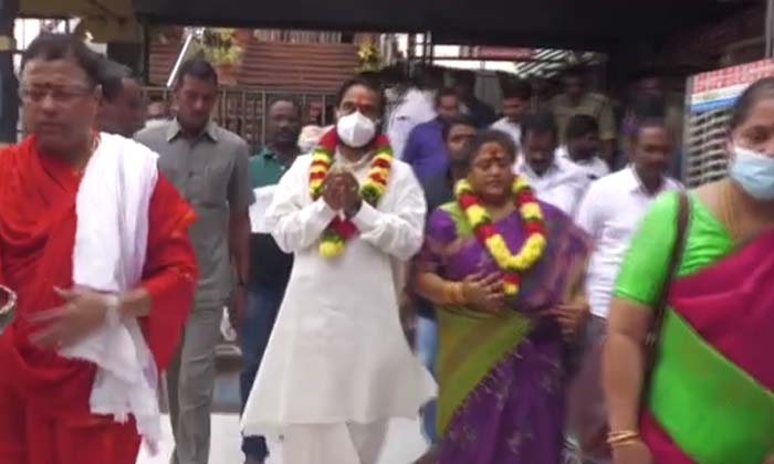  Speaker Of The Legislative Assembly Shri Tammineni Sitaram And His Wife At The S-TeluguStop.com