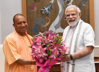  Yogi Meets Pm Modi, Discusses New Up Cabinet (ld)-TeluguStop.com