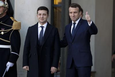  Zelensky, Macron Discuss France's Support For Ukraine Over Phone-TeluguStop.com