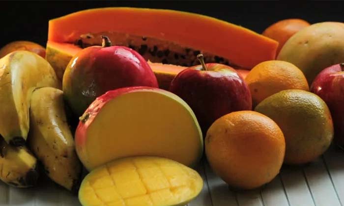  5 Fruits To Be Eaten For Clear And Glowing Skin-TeluguStop.com