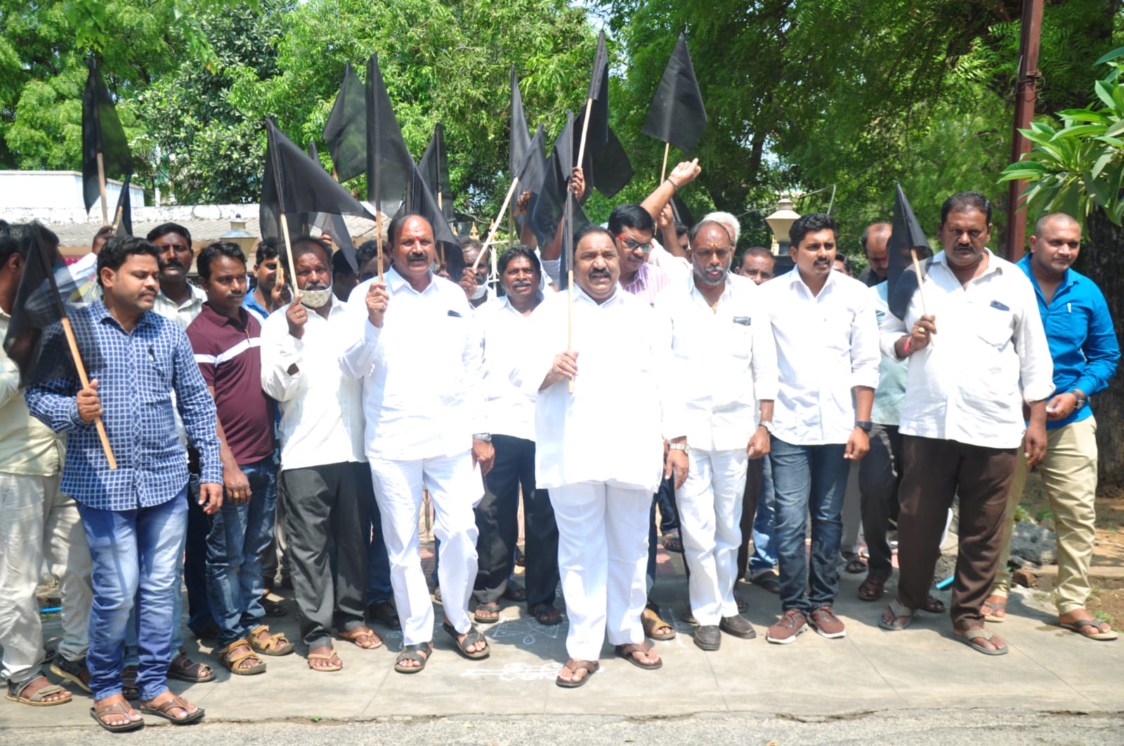  The Movement Will Not Stop Till The End Of The Day: -mla Sandra Venkata Virayya-TeluguStop.com