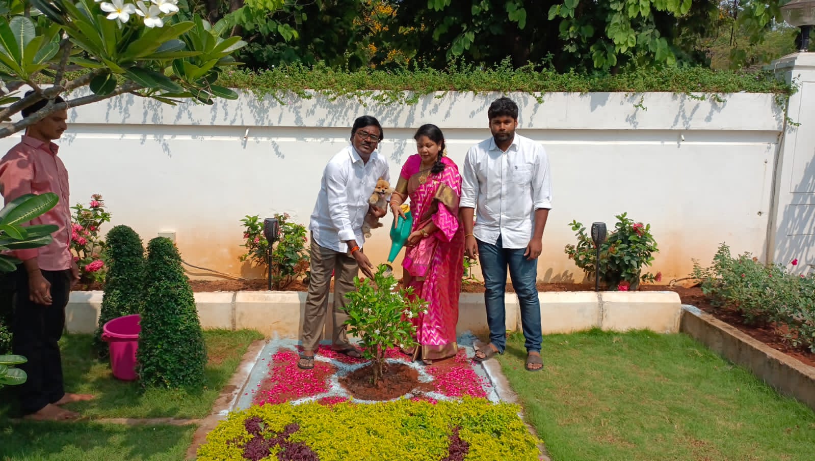  The Family Of Minister Puwada Ajay Who Participated In The Green India Challenge-TeluguStop.com