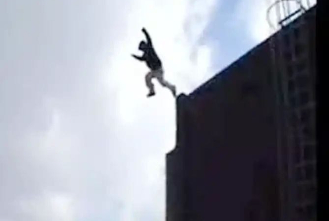  Young Man Commits Suicide By Jumping From Building-TeluguStop.com