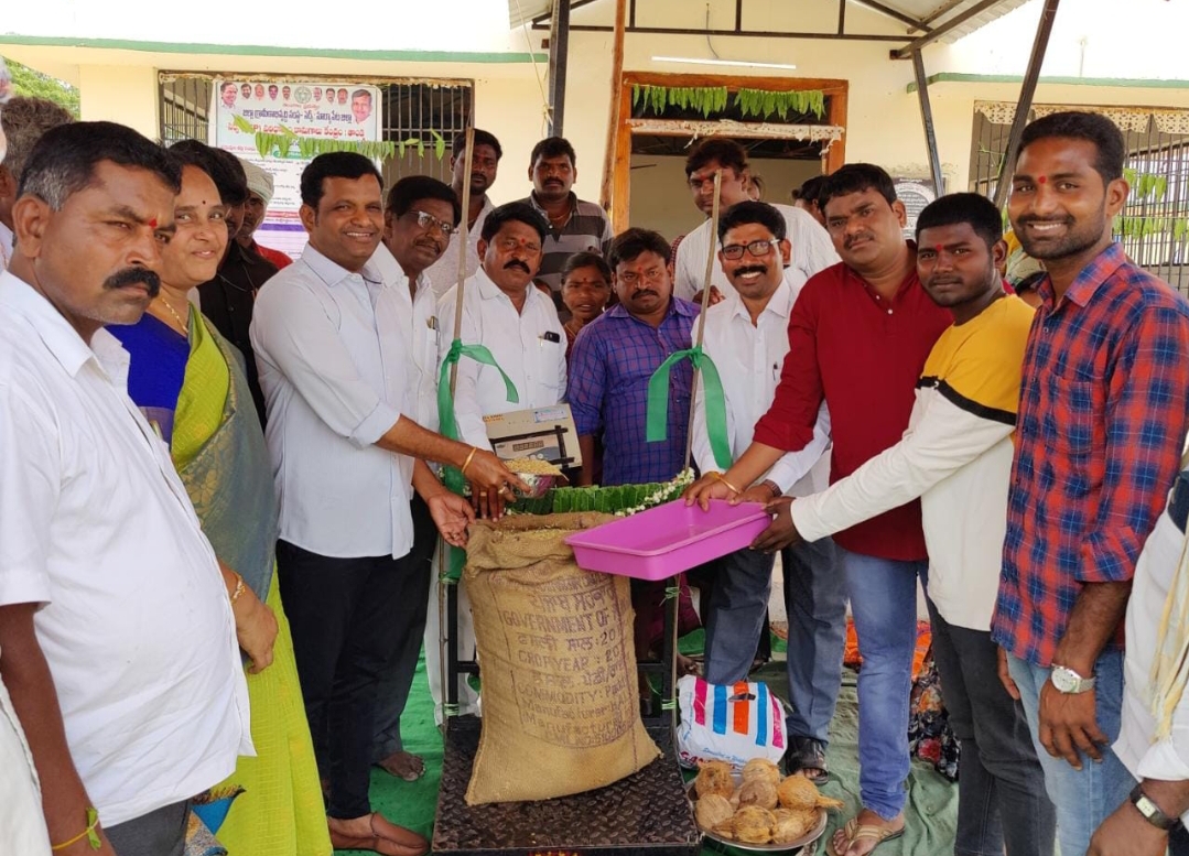  Mla Who Opened A Grain Buying Center-TeluguStop.com