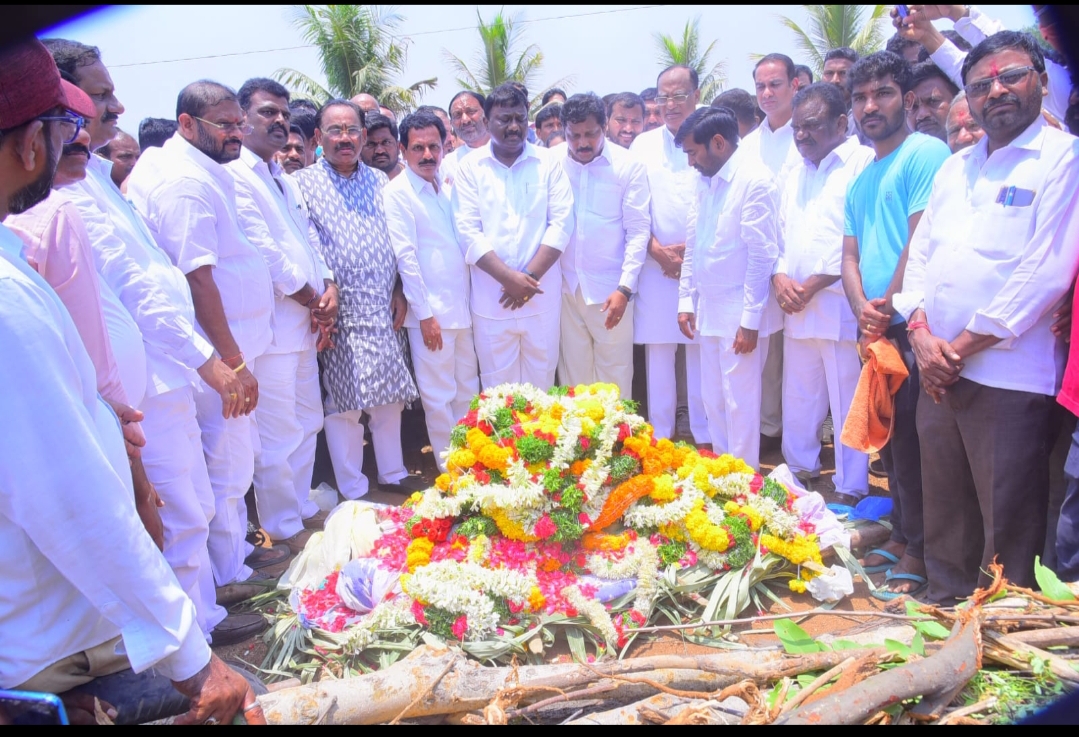  Chirumarthi Narasimha Funeral-TeluguStop.com